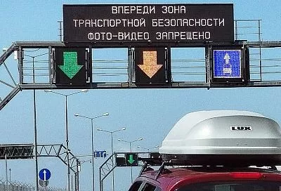 Более 450 машин скопилось у Крымского моста со стороны Керчи