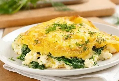 Омлет «Спасение после праздников» со шпинатом и творогом - лёгкий завтрак или ужин за 15 мин