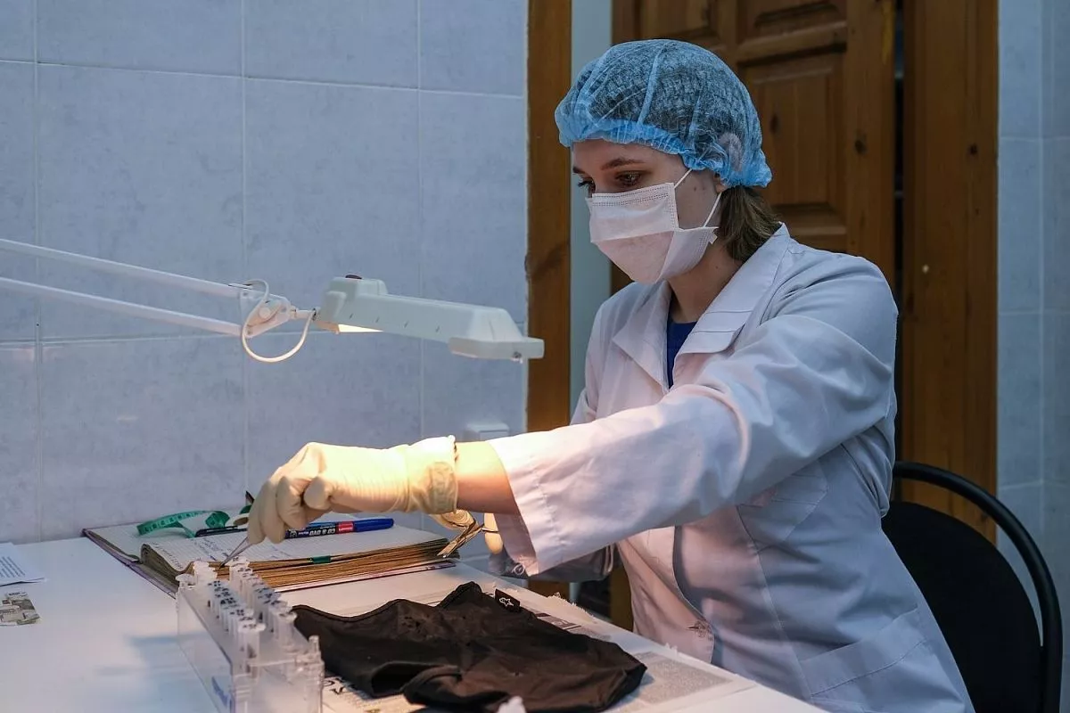 Кубанские эксперты-криминалисты выполняют более 40 тысяч экспертиз и около 12 тысяч исследований вещественных доказательств в год, более 90% из них помогают расследованию преступлений.