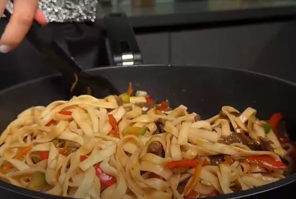 Лапша удон стала любимой едой даже на диете: жира нет, а с этим рецептом вкуснее, чем в ресторане