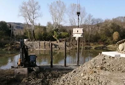 Капитальный мост вместо разрушенного стихией возведут в поселке Лермонтово Туапсинского округа до 2027 года