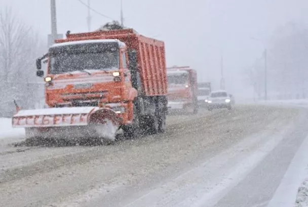 В мэрии Краснодара сообщили, какие улицы спецтехника обработала от снега и наледи 