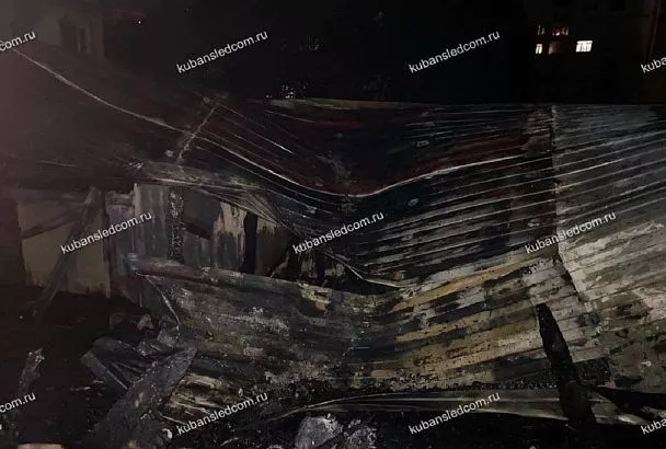 Мужчина погиб при пожаре в заброшенной постройке в Сочи