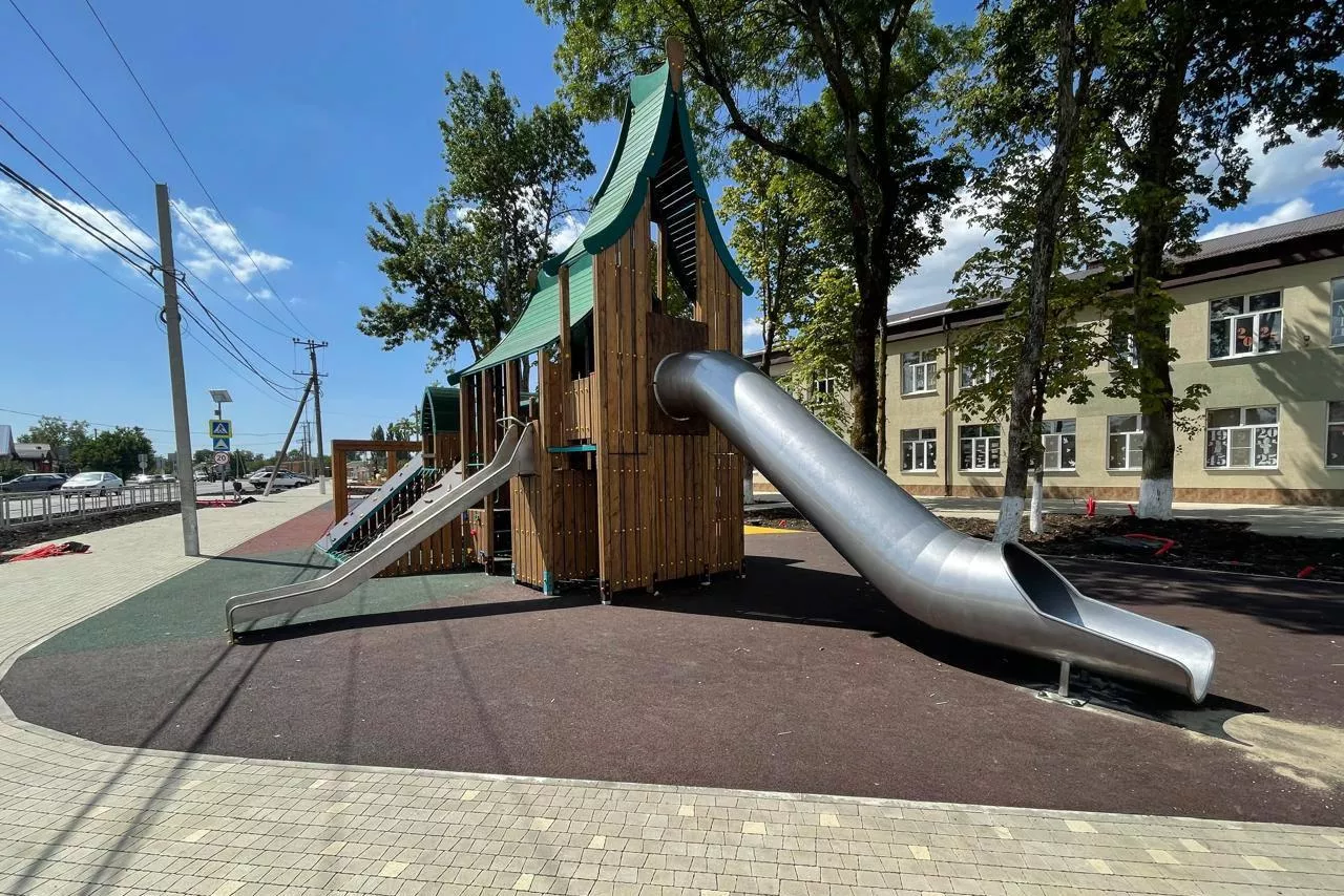 Общественную территорию в Белореченске благоустраивают по нацпроекту 