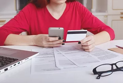 Зарплаты, пенсии и пособия за ноябрьские праздники выплатят досрочно