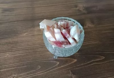 На столе будет уже завтра! Самый быстрый способ засолки сала с мясными прожилками