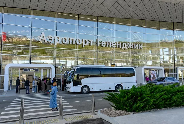 Аэропорты Сочи и Геленджика не обслуживают рейсы: действуют временные ограничения