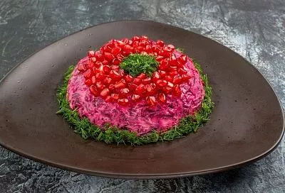 Салат «Рождественский» - красивый, нежный и легкий, а готовится всего за 15 минут