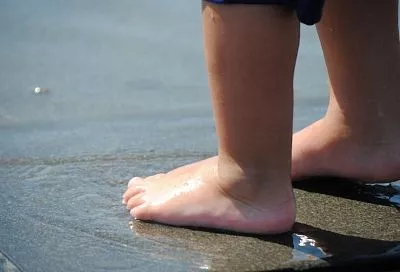 Чтобы не было плоскостопия у сына, каждый день занимаюсь с ним определенной гимнастикой и поставила его «на каблуки». Советы, которые одобрит любой детский ортопед