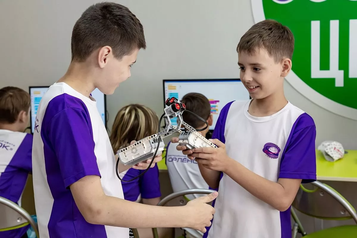 Орлята занимаются разработкой роботов-исследователей в рамках программы «Робокуб» Орлята занимаются разработкой роботов-исследователей в рамках программы «Робокуб»