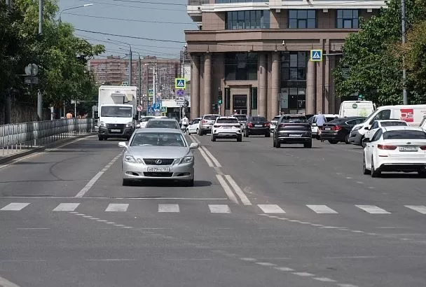 Эксперт рассказал, при какой скорости автомобиля можно сэкономить на бензине