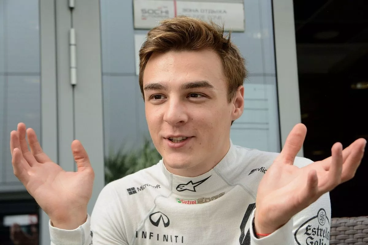 Артем Маркелов: "Я не выкидываю деньги на ветер – у меня их на самом деле нет."