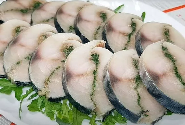 В моем холодильнике всегда есть мурманское сало — вкусная закуска из скумбрии