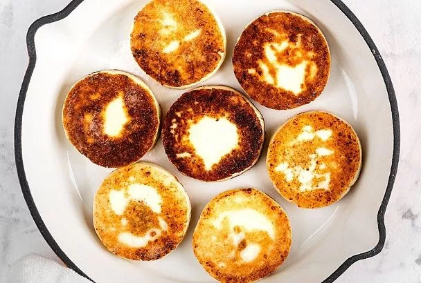 Идеальные сырники с хрустящей корочкой – секрет нежности за 25 минут! Вкус, как из детства