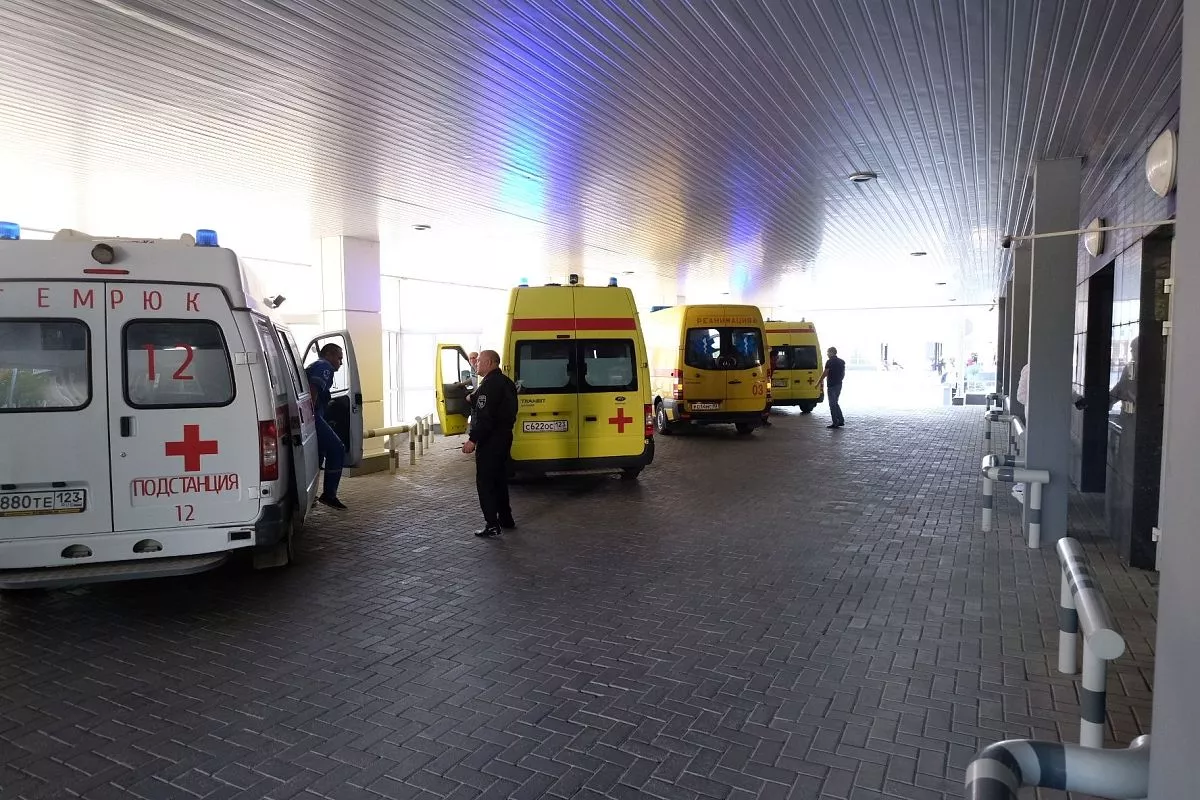 Пострадавших при взрыве в Керчи доставили в Краевую клиническую больницу №1. Пострадавших при взрыве в Керчи доставили в Краевую клиническую больницу №1.