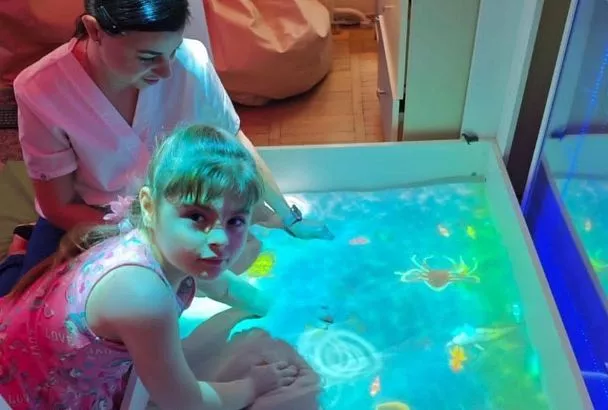 Настоящее чудо: девочку с тяжелым недугом научили ходить и говорить в краевом реабилитационном центре Краснодара