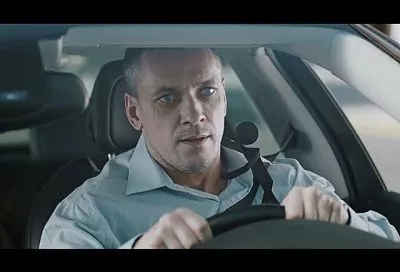 Женщина на Mercedes проехала на красный свет и устроила массовое ДТП на ул. Северной в Краснодаре