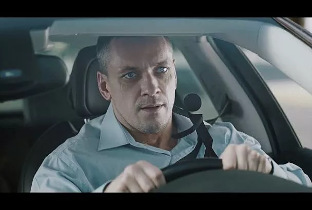 Женщина на Mercedes проехала на красный свет и устроила массовое ДТП на ул. Северной в Краснодаре