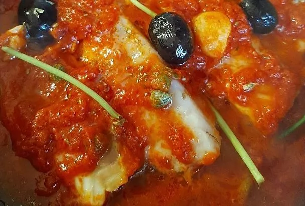 Немного тушить — и можно есть! Такое рыбное филе сметается со стола первым: хорошо, что быстро готовится