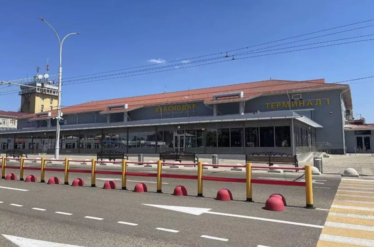 На запасные аэродромы ушли 14 летевших в Краснодар самолетов