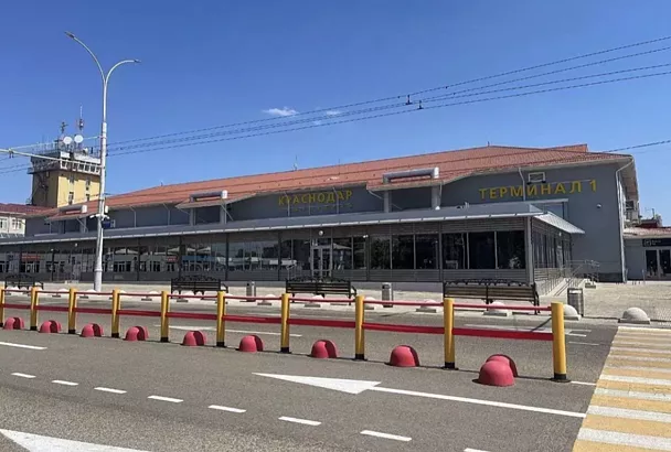 На запасные аэродромы ушли 14 летевших в Краснодар самолетов