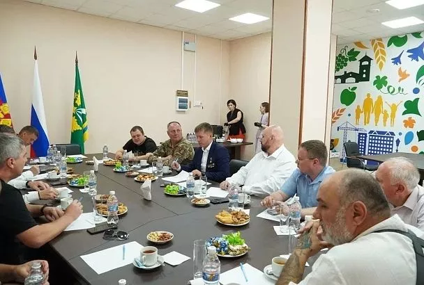 В Крымском районе обсудили помощь ветеранам СВО и увековечение памяти павших воинов