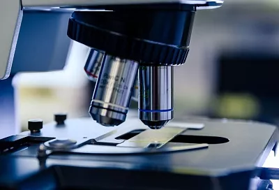 Учёные преодолели главный барьер оптики: создан «виртуальный» микроскоп без линз