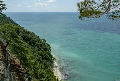 Лето близко: вода в Сочи в море прогрелась до +16 градусов, в Геленджике - до +18