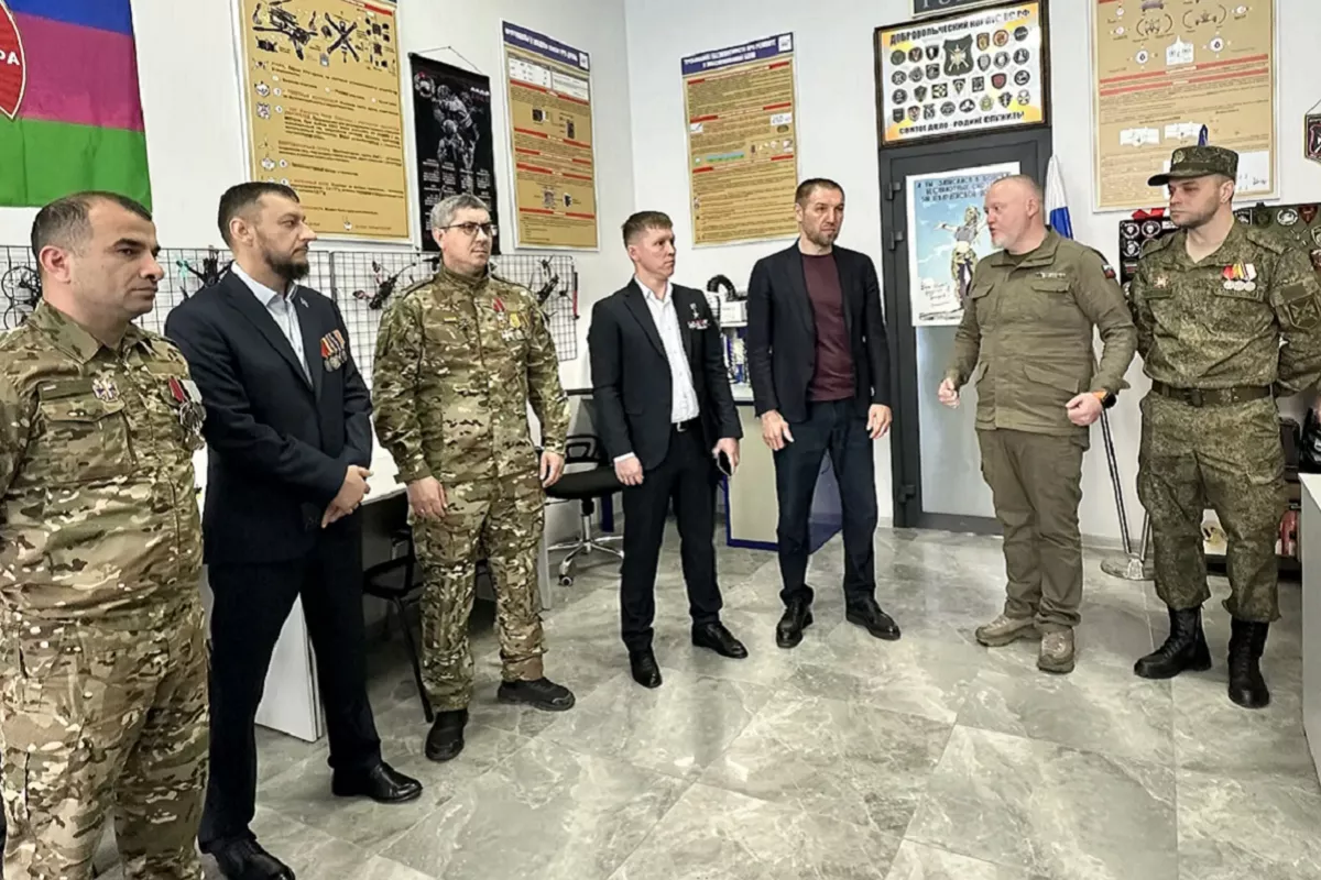 Герой России Евгений Мосейко и депутат Госдумы Дмитрий Пирог посетили Академию дронов для «СВОих»