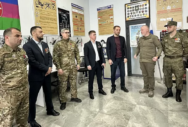 Герой России Евгений Мосейко и депутат Госдумы Дмитрий Пирог посетили Академию дронов для «СВОих»