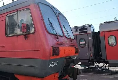 Глава Минтранса поручил задействовать поезда и автобусы для доставки пассажиров отмененных авиарейсов на Юге РФ