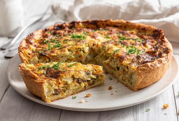 Заливной пирог с капустой на цельнозерновой муке — полезный и очень вкусный