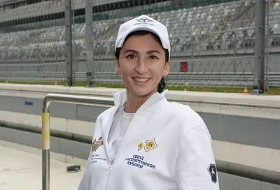 Понять, простить, улыбнуться и ехать дальше: ﻿необычная история водителя Алеси Калашниковой