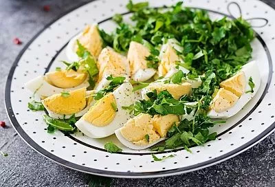 Рецепты с варёными яйцами за 15 минут: Как вкусно использовать пасхальные запасы