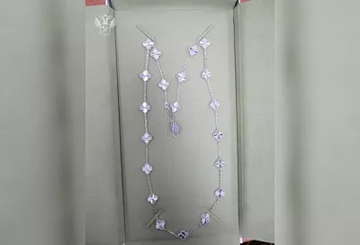 Драгоценности на 3 млн рублей изъяли таможенники у пассажирки из Дубая в аэропорту Сочи