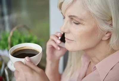 Самые вредные лайфхаки для ЖКТ: токсиколог объяснил, какие привычки каждый день незаметно вредят пищеварению