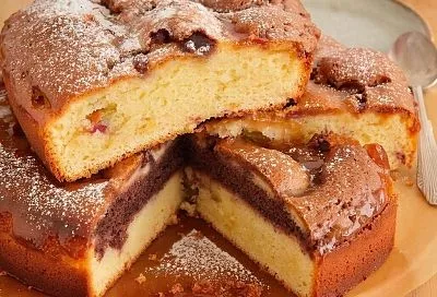 Пирог, который выглядит как произведение искусства, но при этом стоит сущие копейки. Рецепт на кефире, который легко приготовить