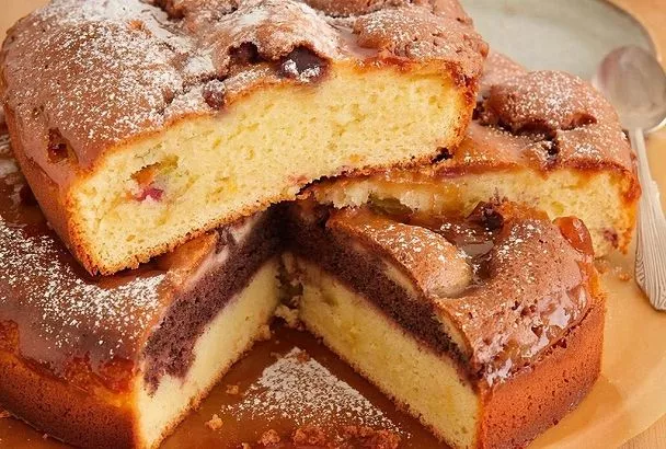 Пирог, который выглядит как произведение искусства, но при этом стоит сущие копейки. Рецепт на кефире, который легко приготовить