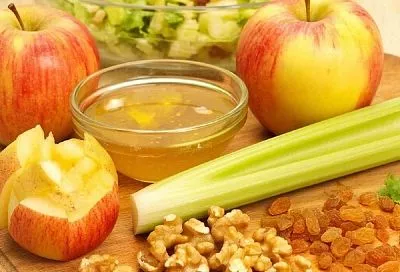 Это будет настоящая витаминная бомба на вашем столе - салат с сельдереем. Такого вы точно не пробовали!