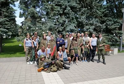 На площади Революции ейчане отправляли «Голубя мира» в полет по интернет-пространству