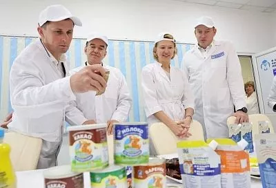 Министр сельского хозяйства РФ Оксана Лут и губернатор Кубани Вениамин Кондратьев посетили Кореновский молочно-консервный комбинат
