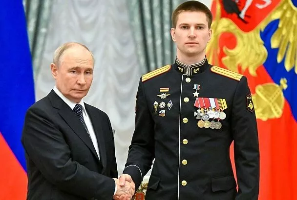 Путин наградил «Золотой Звездой» Героя России подполковника Берестовского из Сочи