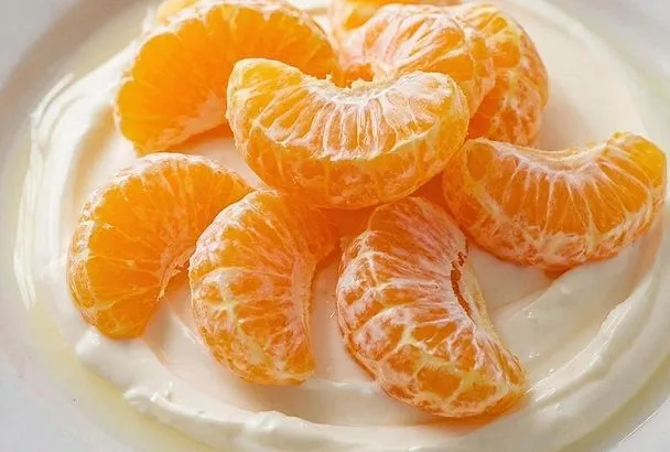 Бланманже «Мандарины под снегом» — настоящий французский десерт без выпечки! Нужны только мандарины, сметана и желатин