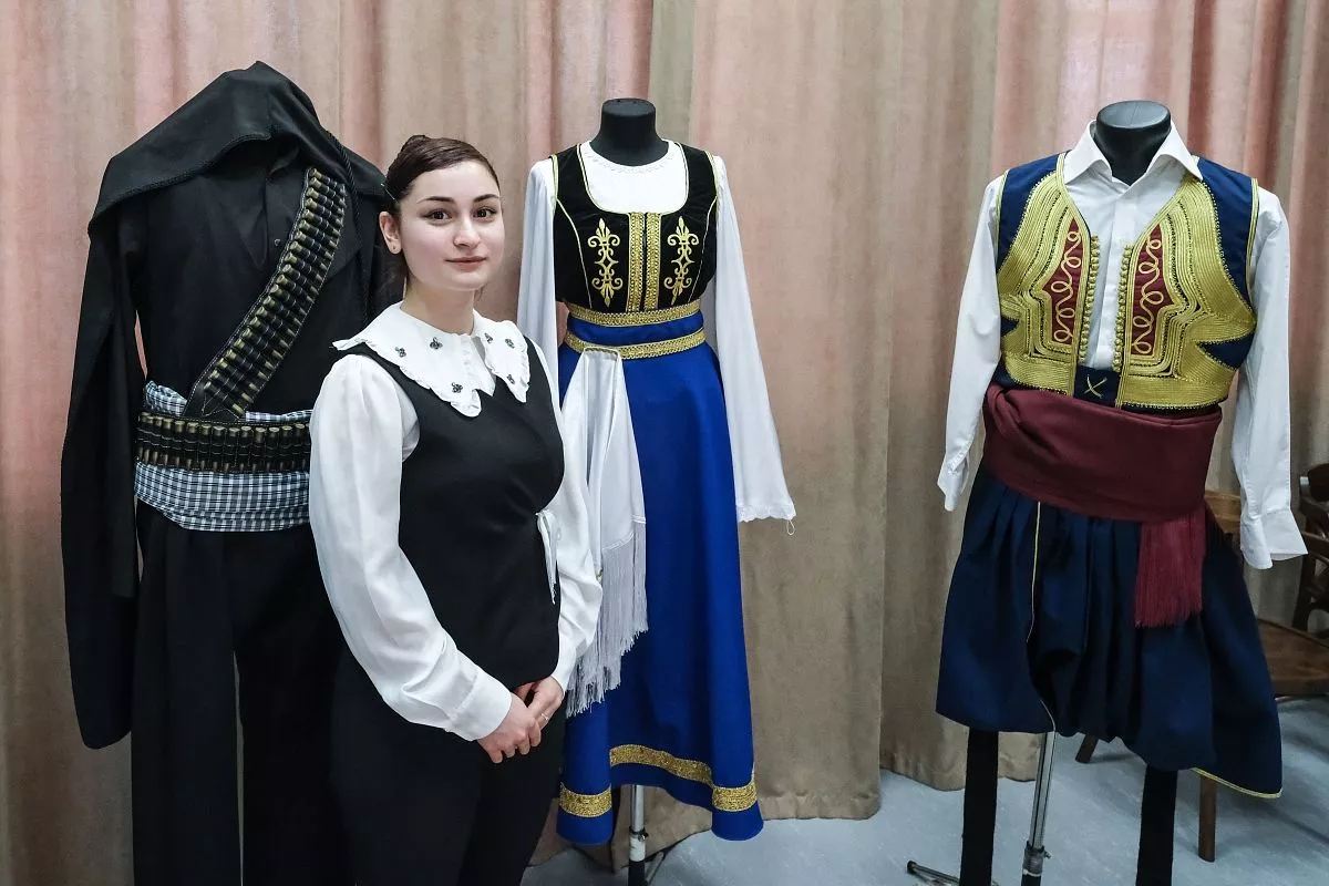 Софи Бозова познакомила гостей фестиваля с историей национальных костюмов.