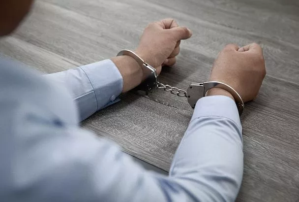 В Каспийске задержали мужчину за избиение туристов