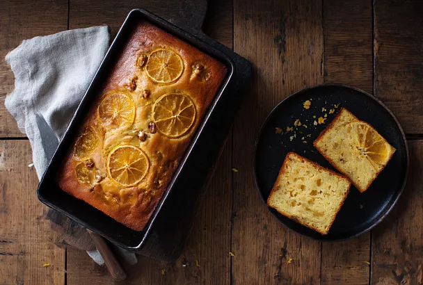 Апельсиновый постный пирог с изюмом и орехами