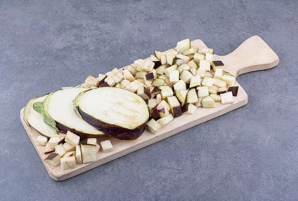 Мариную баклажаны на зиму кубиками - потом удобно есть и делать с ними салаты: простой и понятный всем рецепт.