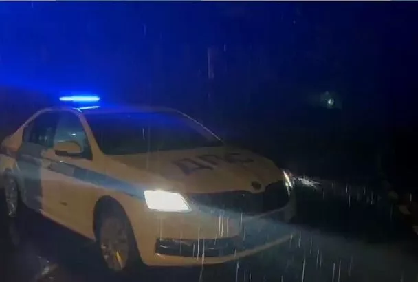 Из-за сошедшего оползня на автодороге в Усть-Лабинском районе перекрыто движение 
