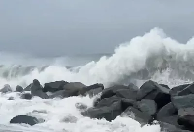 Волны вырастут до 4,5 метра: шторм усиливается у берегов Сочи и Сириуса