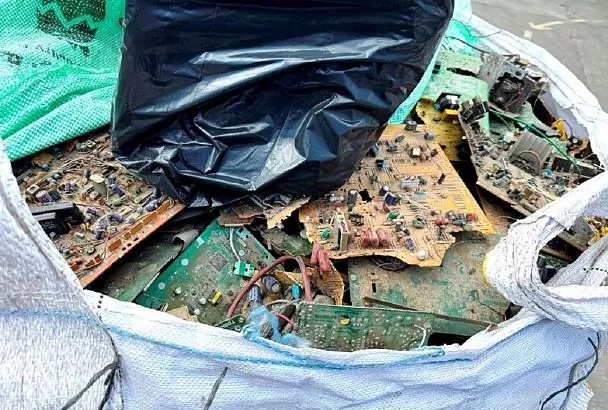 В Новороссийск из Турции пытались ввезти платину, золото и серебро под видом электронных плат и микросхем